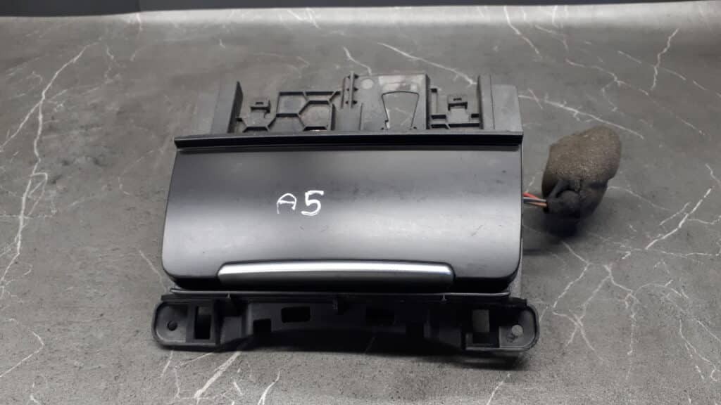 8K0857951 Popielniczka audi a5 2000