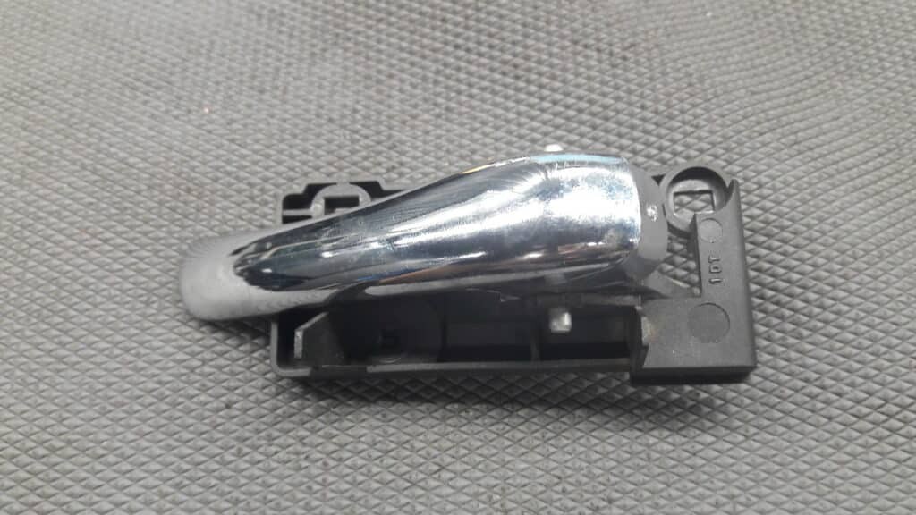 46736145 klamka prawy przod ALFA ROMEO 147 5D