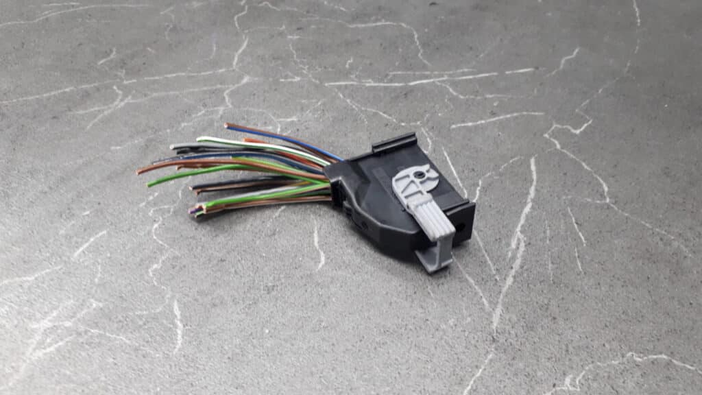 0015450883 wtyczka kostka mercedes
