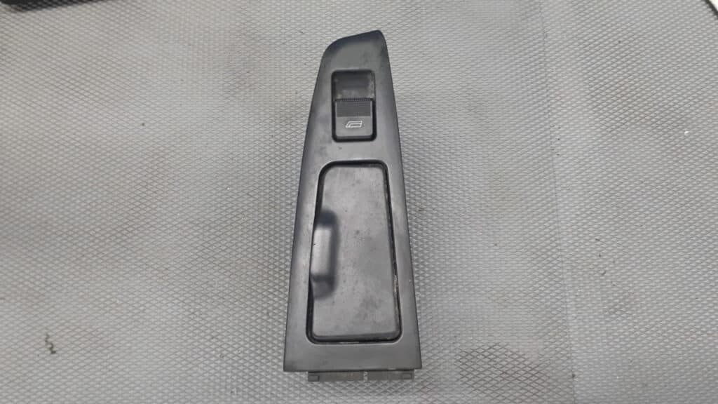 4d0959516b przelacznik szyby prawy tyl audi a8 d2