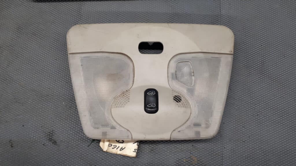 A1688200101 oswietlenie kabiny mercedes w168 98r
