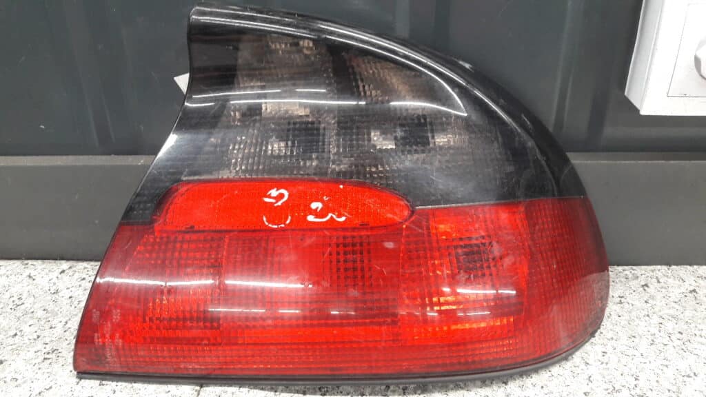lampa prawy tył opel tigra valeo 94r