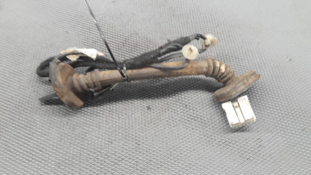 30823671-e wiazka drzwi prawy tyl volvo v40