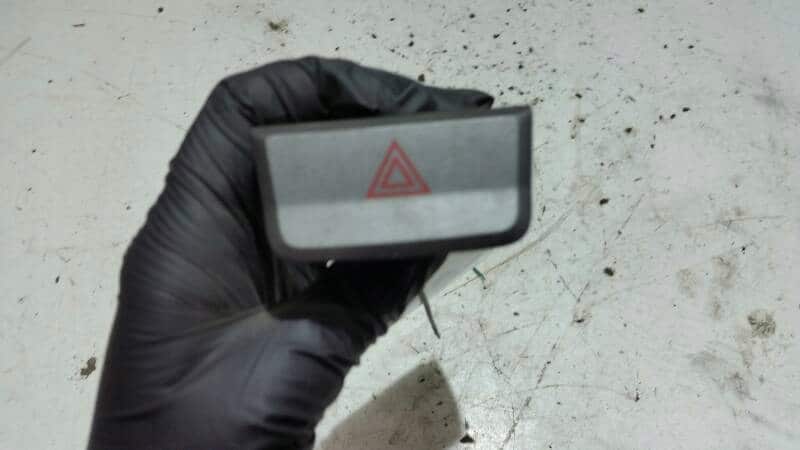 9379025000 PRZELACZNIK AWARYJNYCH HYUNDAI ACCENT