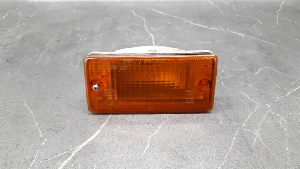 IKI 3150 Kierunkowskaz prawy nissan sunny b11 90r