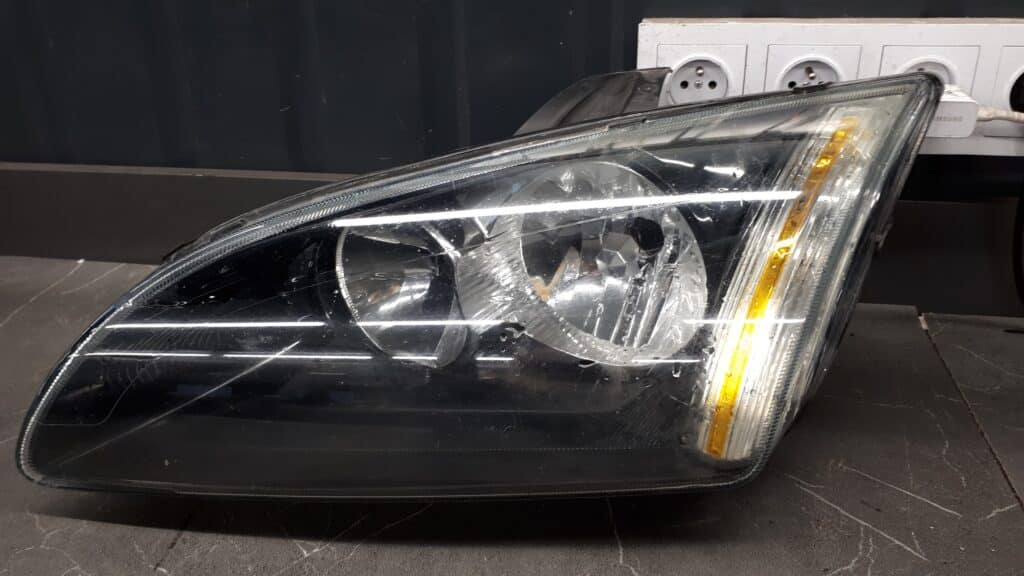 4M51-13W030-JC reflektor lewy ford fockus mk2