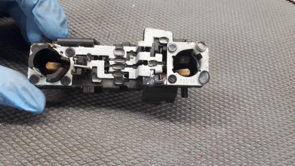 wklad lampy prawy tyl toyota avensis I kombi