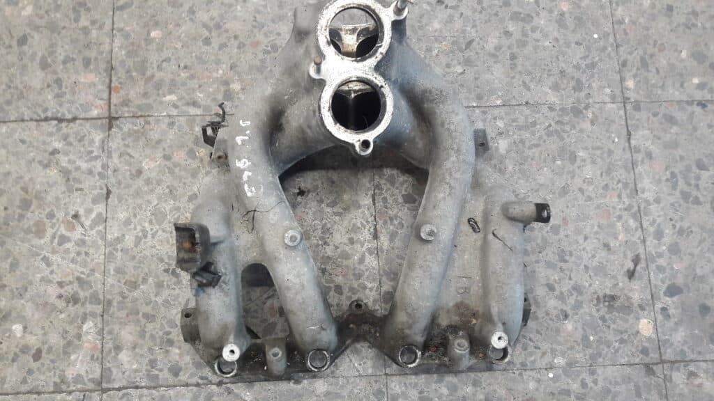 12474629 kolektor ssacy bmw e36 1.8 IS