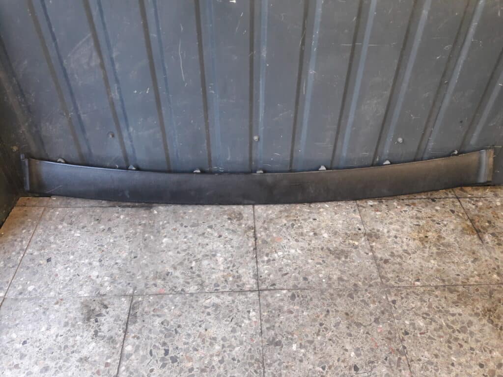 8184493 osłona listwa zderzaka tył bmw e39 kombi
