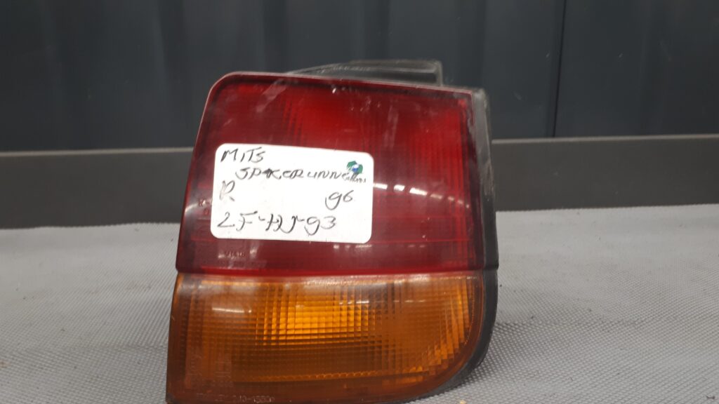 lampa prawa tyl mitsubishi space runner I 96r