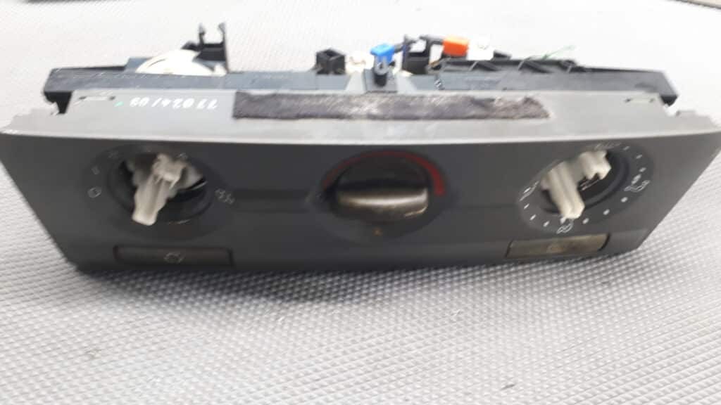 9041704807 panel nawiewu Volvo V40 98r