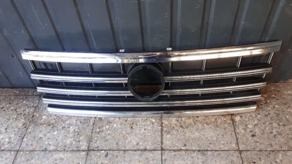 760853696 grill vw touareg III