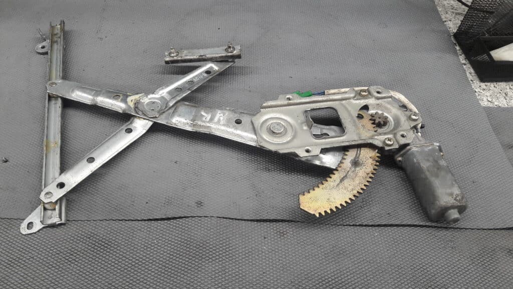 mechanizm szyby prawy tul subaru legacy II