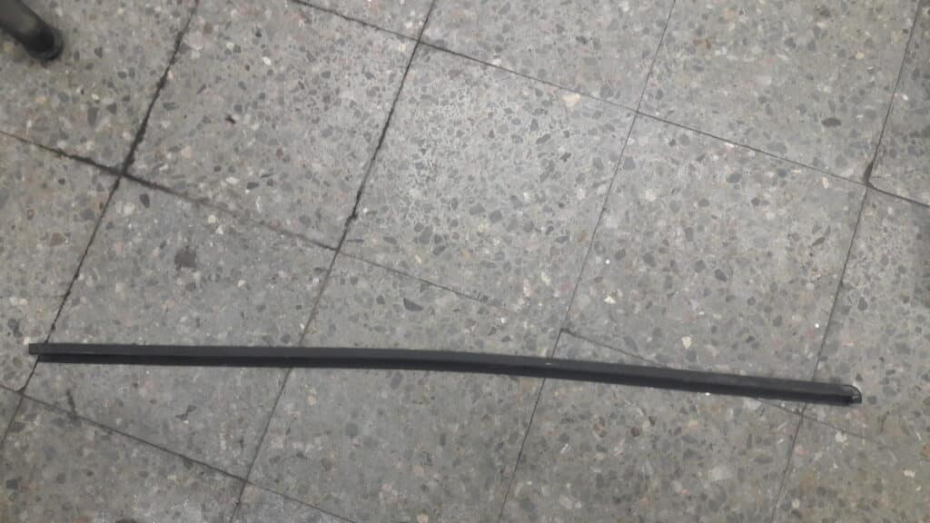 Listwa zgarniajaca prawa zewnetrzna renault twingo II 3D