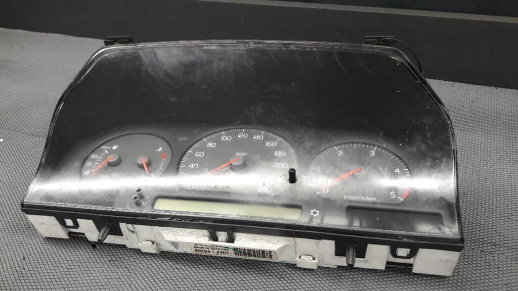 69294-240T licznik zegary VOLVO V70