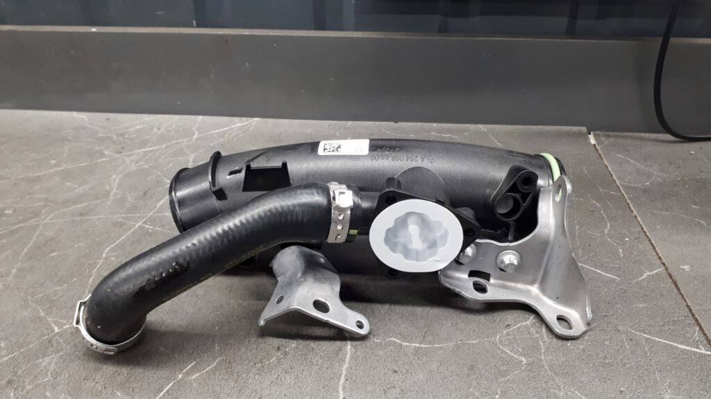 A2540984100 rura intercoolera mercedes w213 2.0 2.2 cdi