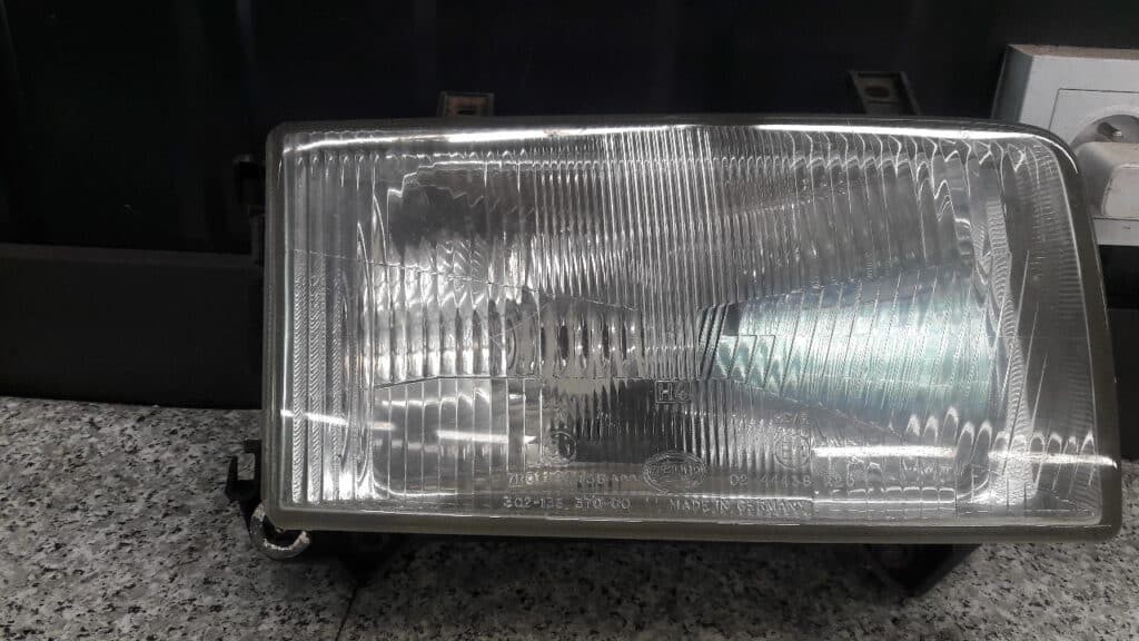 302-136370-00 reflektor prawy vw transporter 4 94r