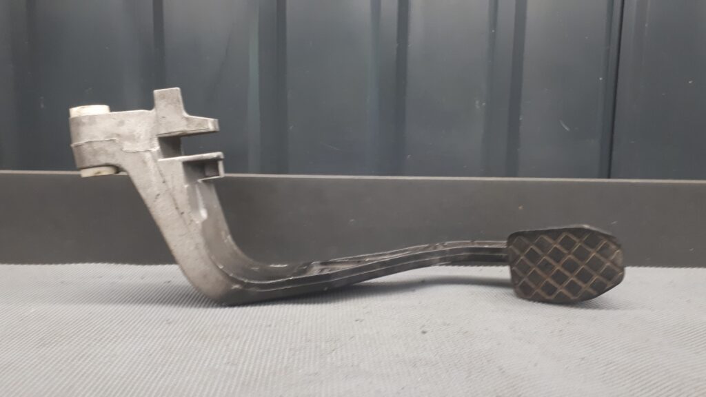 8D1721316D pedal sprzegla audi A4 B5 98r