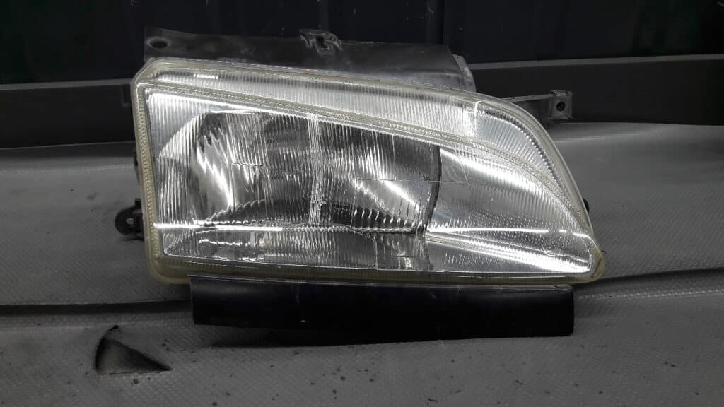 reflektor prawy PEUGEOT PARTNER 02R