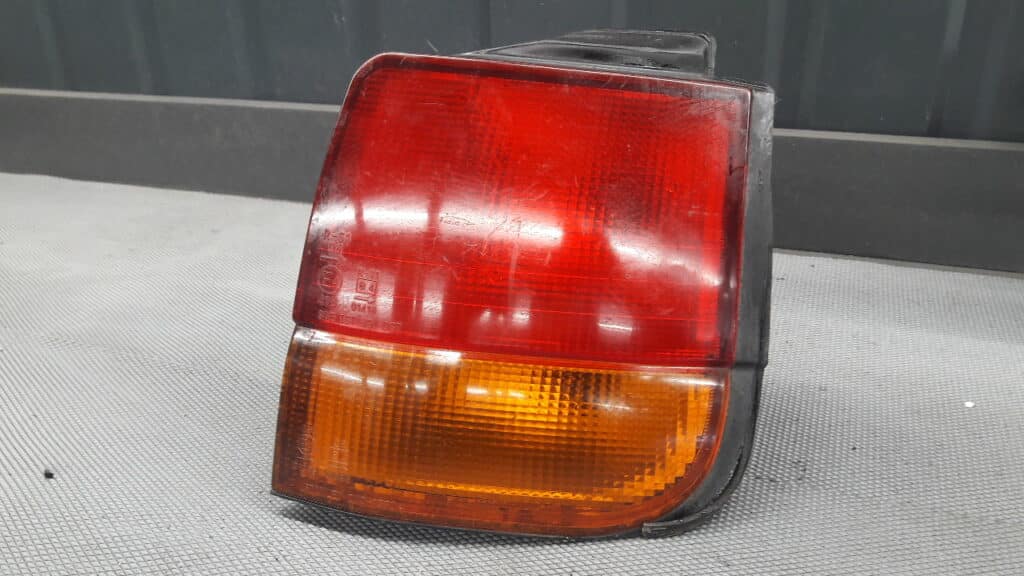 043-1550 lampa prawy tyl mitsubishi space runner 95r