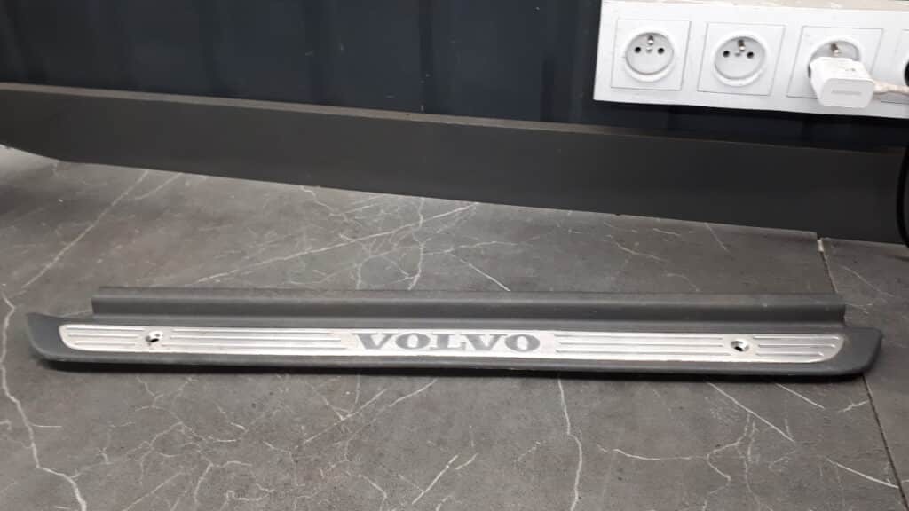 C230818426 LISTWA PROGU PRAWA VOLVO V40 99R