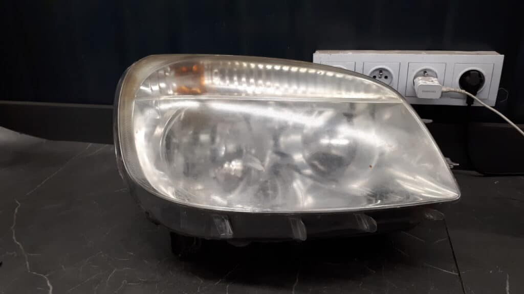 43680999 reflektor prawy fiat doblo I lift