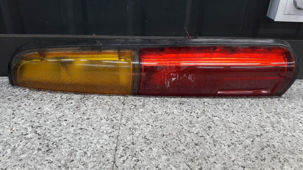 lampa prawy tyl daihatsu move 95-98