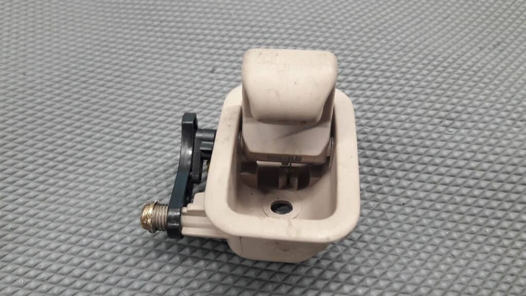 4B0857635 Uchwyt wieszak mocowania audi A6 C5
