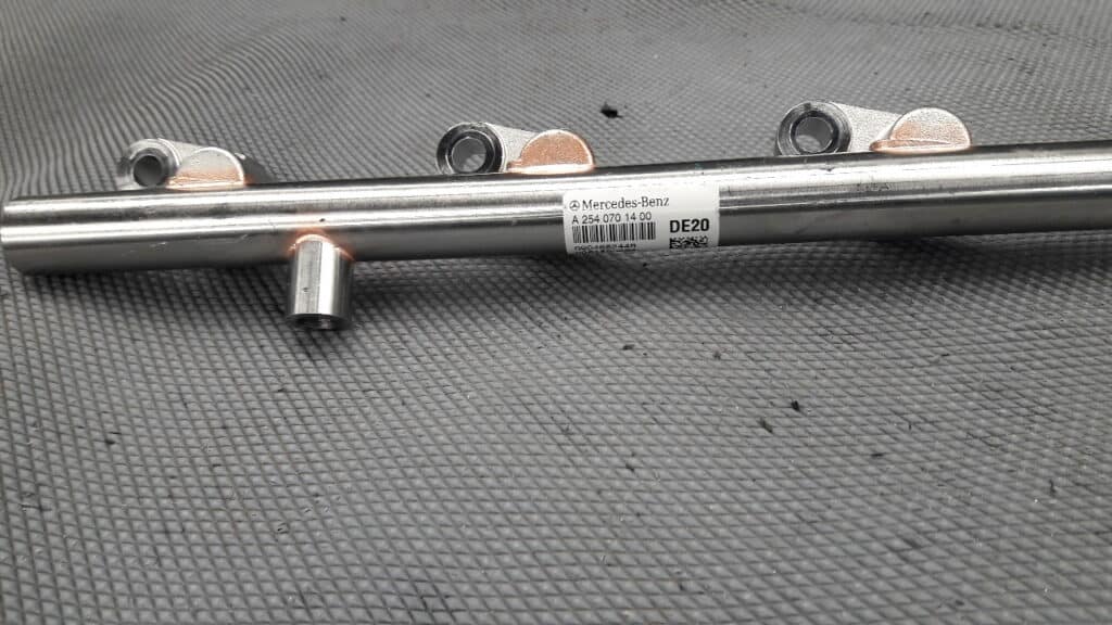 a2540701400 listwa wtryskowa mercedes 254