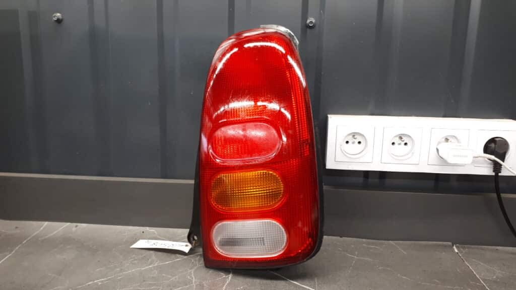 lampa prawy tyl daihatsu cuore iv