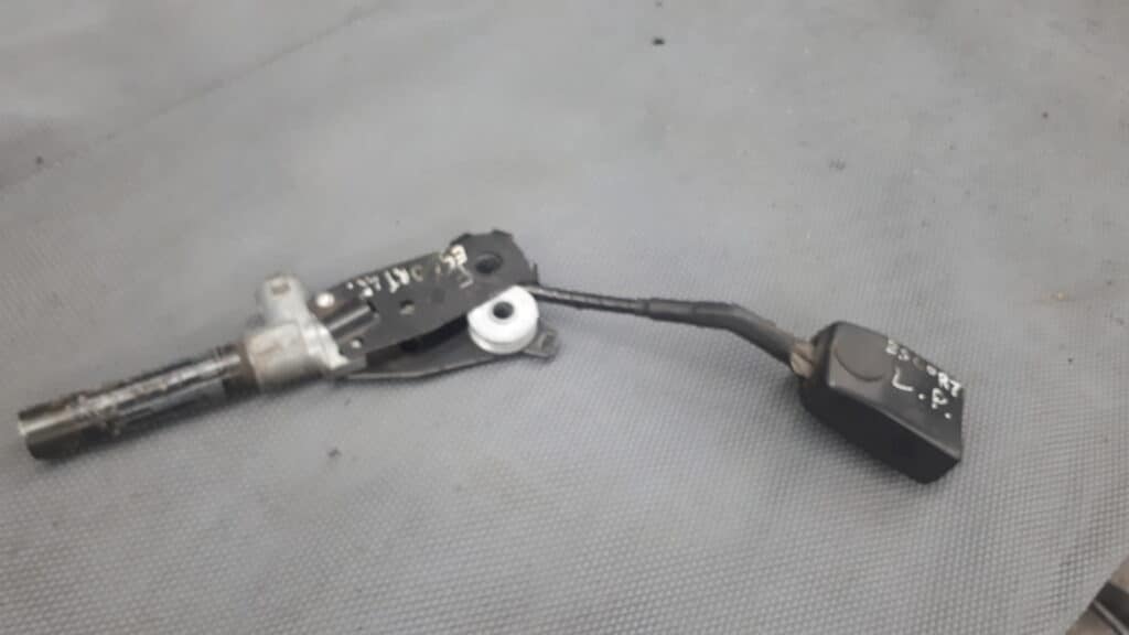 ac1310660b napinacz pasa lewy przod ford escort mk