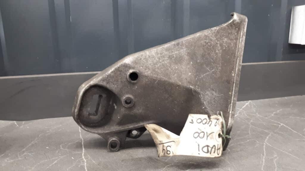 4a0199312 Lapa Silnika Prawa Audi A6 C4 2.5 Tdi