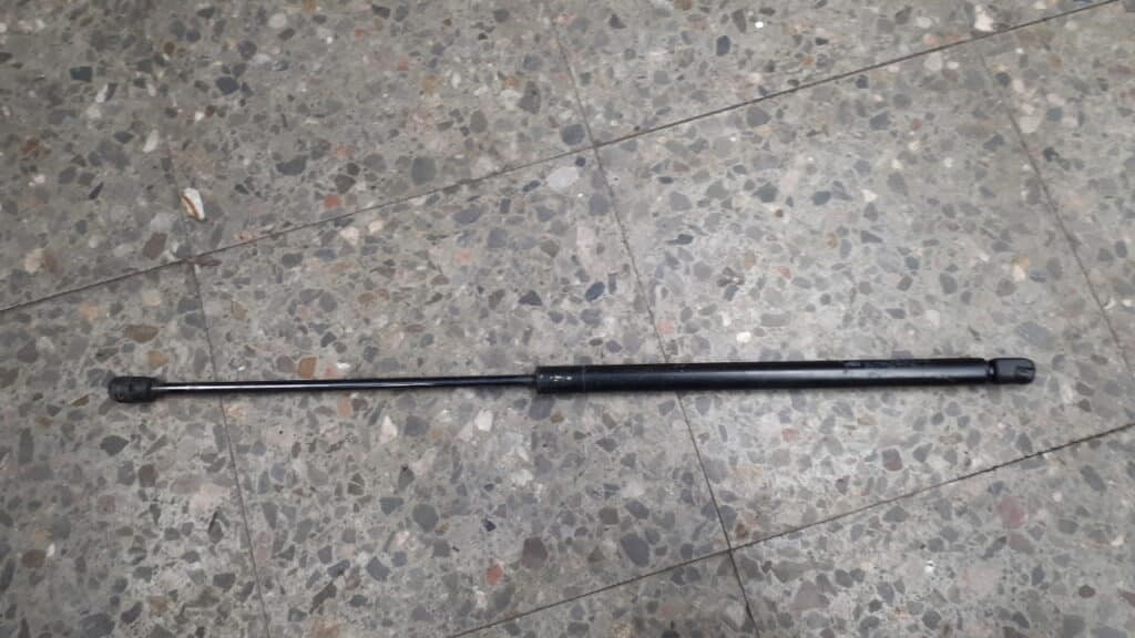 954772 silownik klapy bagaznika peugeot 306