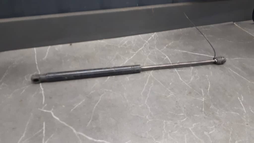 91802555133 silownik klapy bagaznika Opel Vectra C