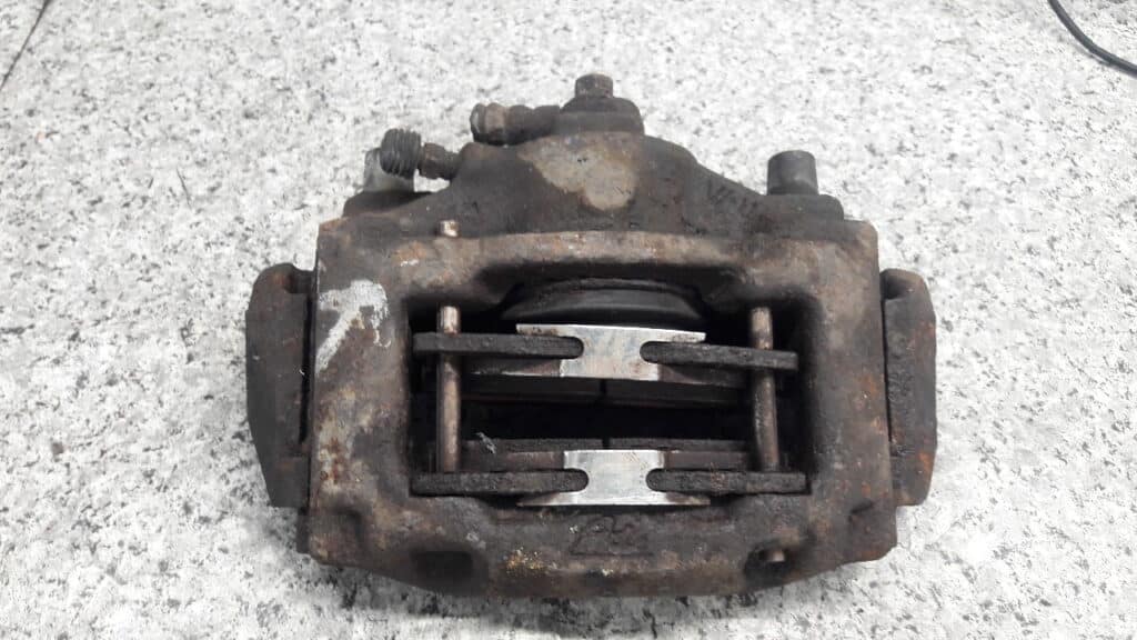 zacisk hamulcowy daihatsu coure IV 0.6