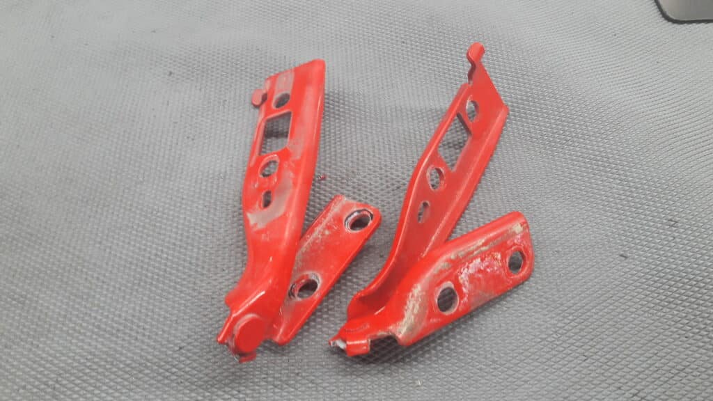 zawias zawiasy maski lewy prawy Ford fiesta mk6 02-08 kpl