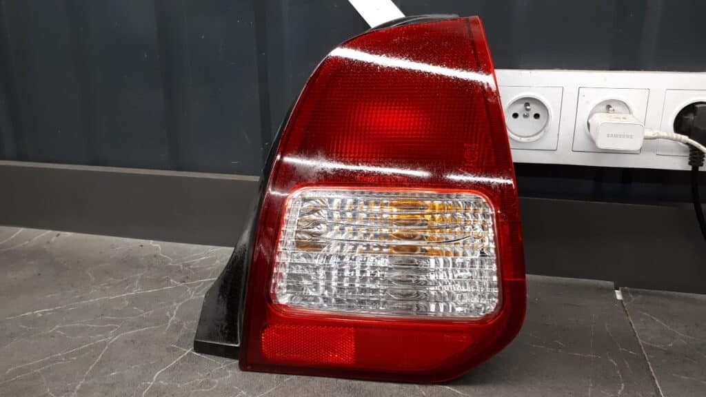 043-1679 lampa prawy tyl mitsubishi colt V lift