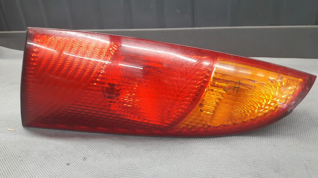 1M51-13405-A0 lampa lewa ford focus MK1 04R