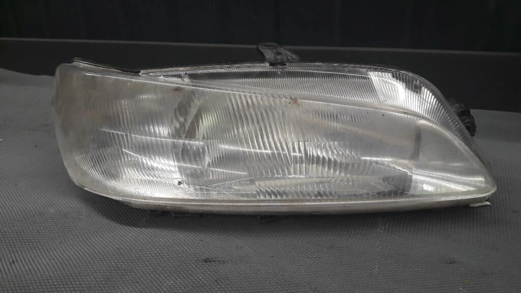 9630218580 Reflektor prawy peugeot 306 1.9