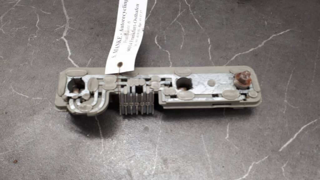 2057100576 wklad lampy prawy opel kadett e