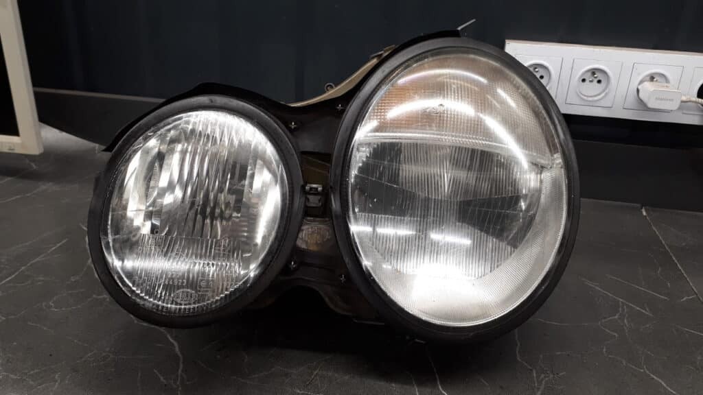 144869 reflektor lewy przod mercedes E w210 lift