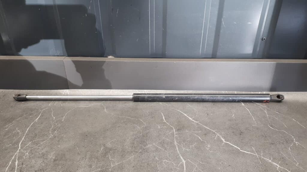 silownik klapy bagaznika opel zafira