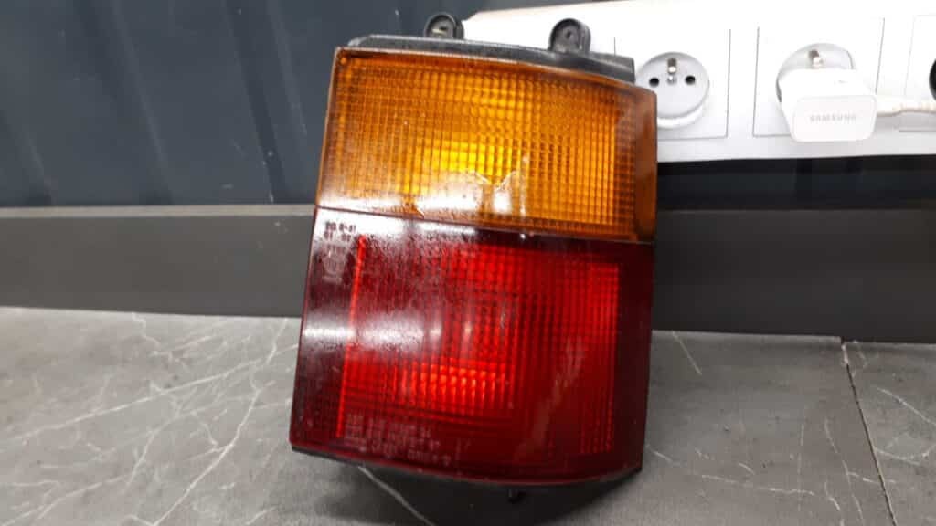 lampa prawy tyl mazda mpv I 94r