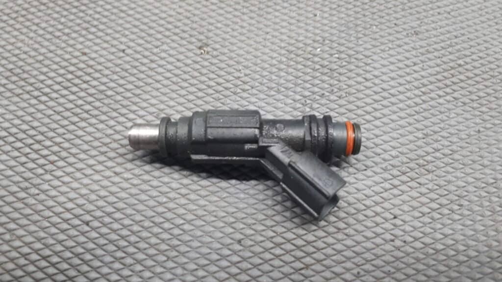 23250-00030 wtryskiwacz toyota corolla e12 1.4