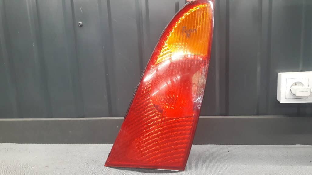 Lampa prawy tyl FORD FOCUS MK1