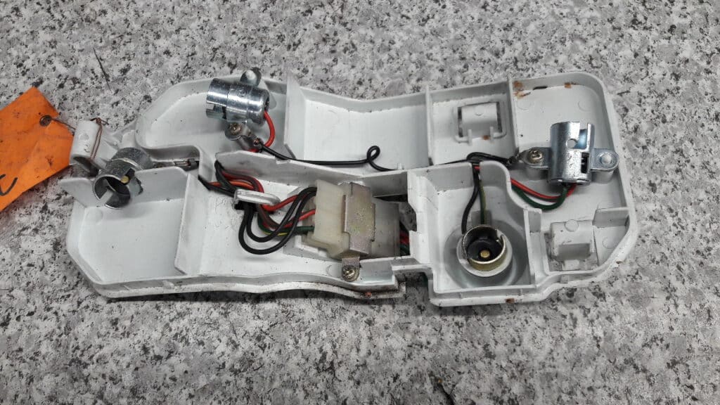 wklad lampy prawy mazda 323 II