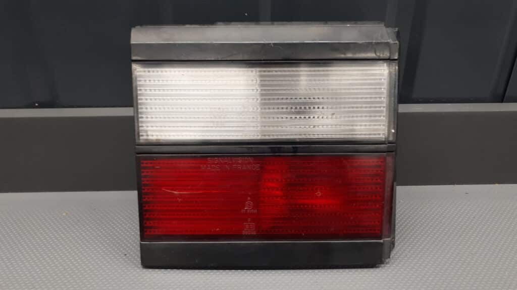 333945107 lampa lewy tył Passat B3 Kombi