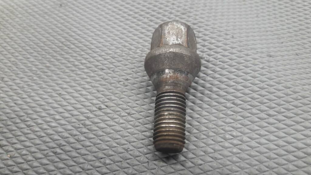 sruby szpilki kola alfa romeo 147 KPL