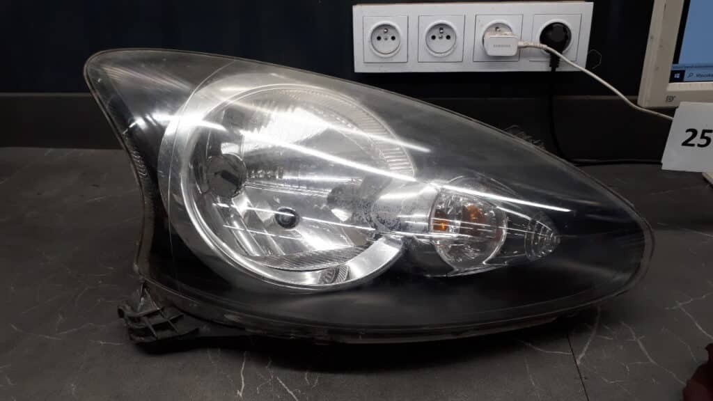 89092755 reflektor prawy przod toyota aygo I