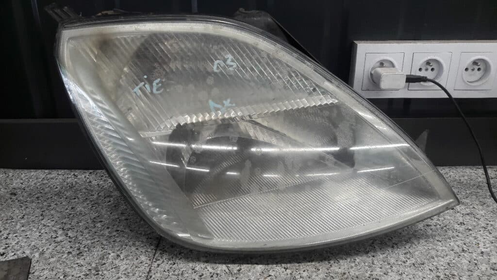 reflektor prawy ford fiesta mk6